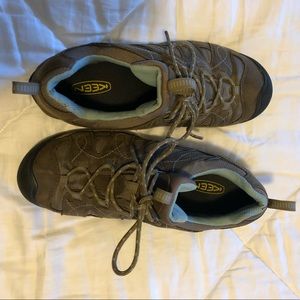 Keen hiking shoes brownish gray